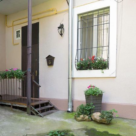 Cozy Apartment On Yevreiska Street Odessa Exterior foto